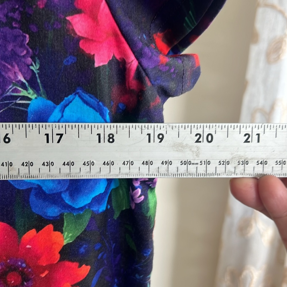 Exclusive tshirt bright floral super soft was a gift not my style - Picture 4 of 6